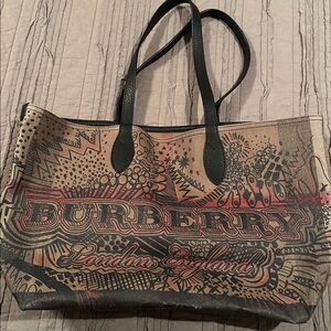 🎉 AUTHENTIC BURBERRY REVERSIBLE DOODLE CANVAS TOTE‼️